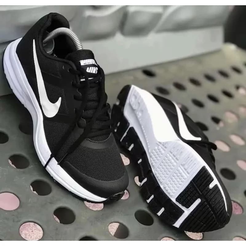 Baskets de sport noires et blanches pour homme